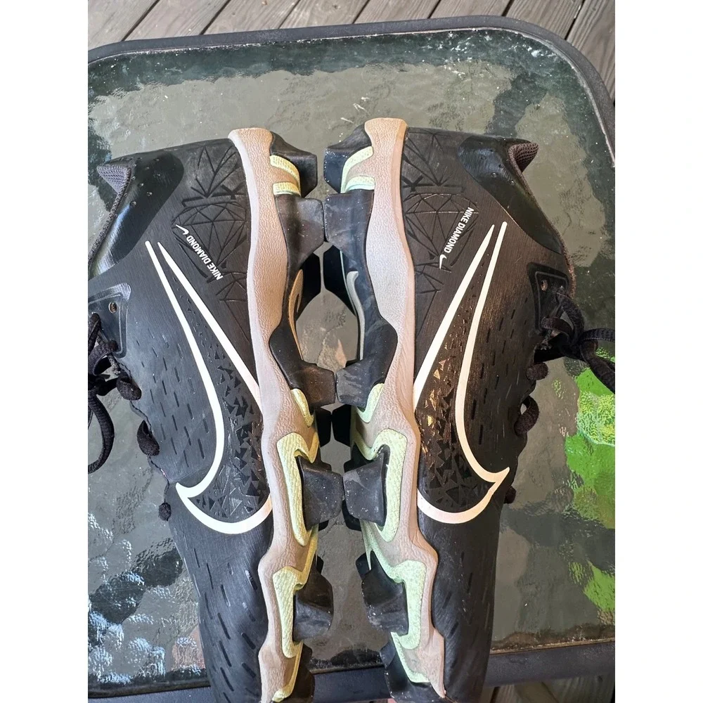 Nike Softball Cleats Molded Youth Kids Black and White CZ5919-010 Size‎ 4.5Y